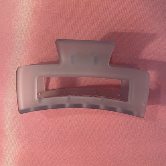 𝅺GRAY Hair Claw Hair Accessory. - Picture 1 of 10